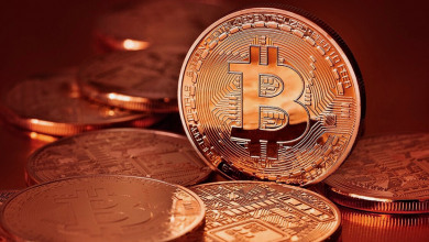 Bitcoin loses refuge appeal as investors flee riskier assets